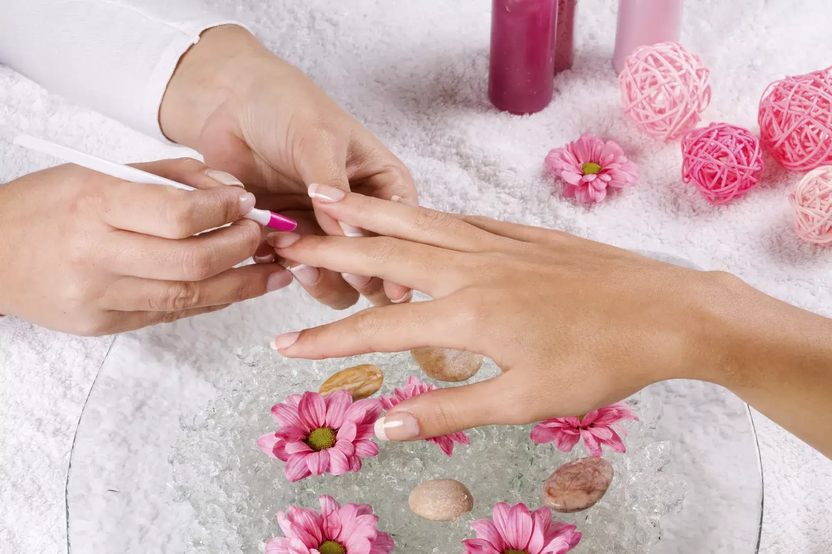 home manicure and pedicure services in Dubai sixhomes